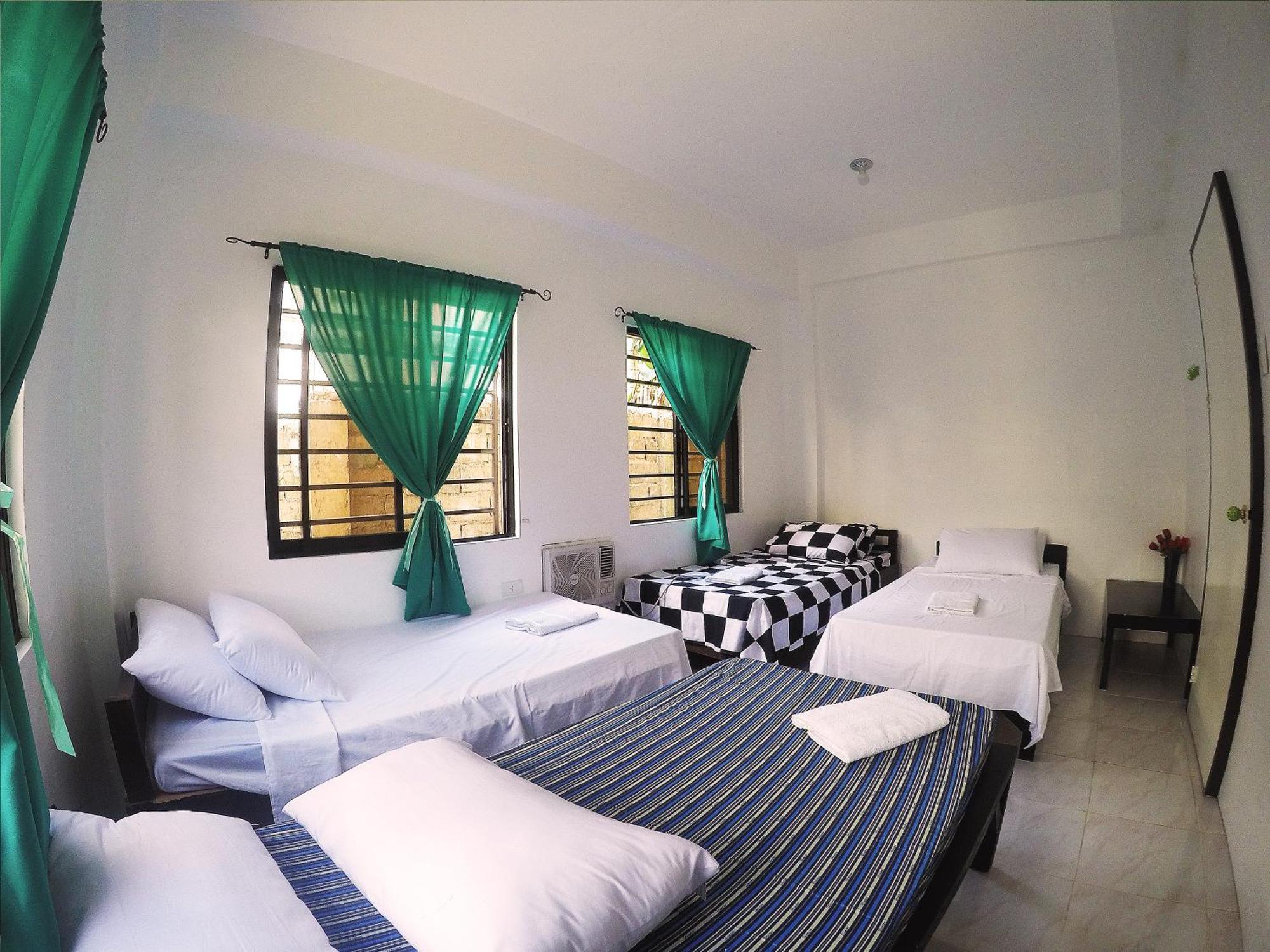 קורון Full Moon Hostel מראה חיצוני תמונה